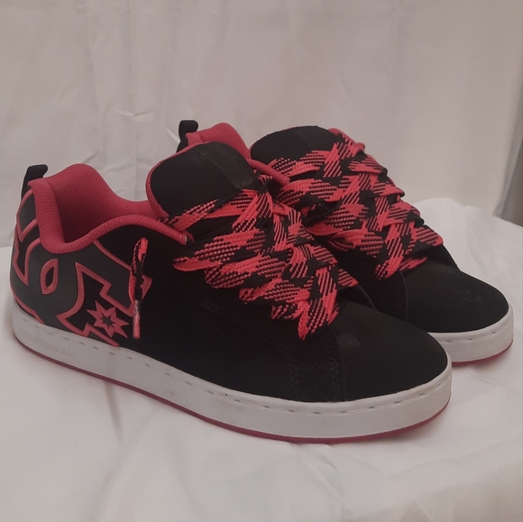 WMNS DC SHOES Court Graffiks hot pink/black ***Sz 8.5,***like new! Worn once! - Picture 2 of 5